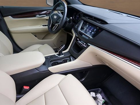 Used 2018 Cadillac XT5 Luxury w/ Driver Awareness Package image 25