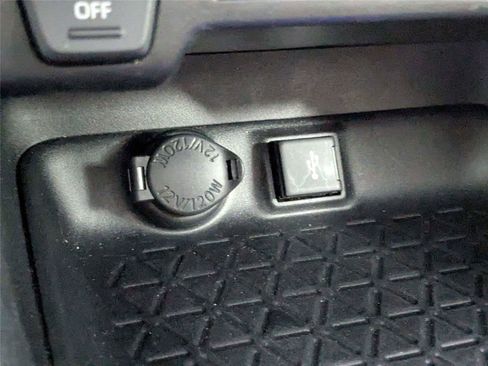 Used 2021 Toyota RAV4 XLE w/ Convenience Package image 24