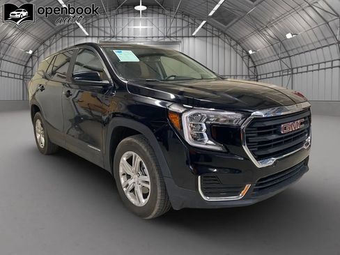 Used 2024 GMC Terrain SLE image 3