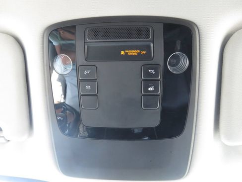 Used 2022 Kia Carnival LX FWD image 26