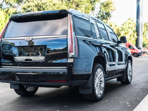 Used 2018 Cadillac Escalade Platinum RWD image 8