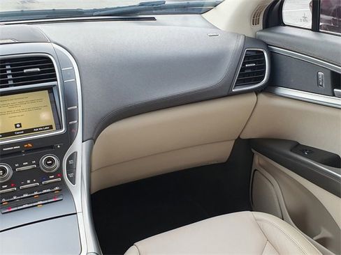 Used 2019 Lincoln Nautilus Select image 19