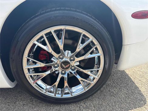 Used 2004 Chevrolet Corvette Convertible w/ Preferred Equipment Group image 22