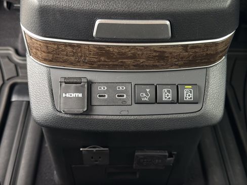 Used 2025 Toyota Sienna Platinum image 14