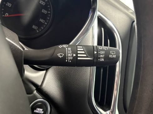 Used 2022 Chevrolet Equinox LT FWD image 11