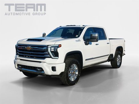 Used 2024 Chevrolet Silverado 3500 High Country w/ High Country Premium Package image 3