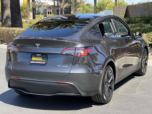 Used 2025 Tesla Model Y Long Range AWD/4WD image 25