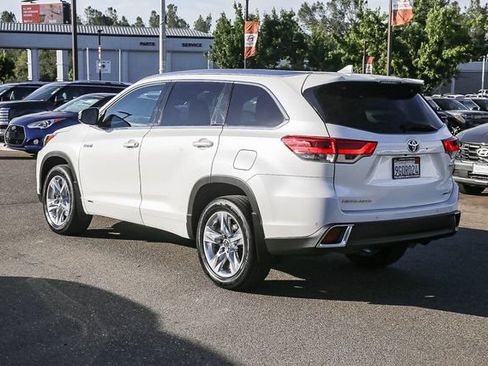 Used 2019 Toyota Highlander Limited AWD/4WD image 2