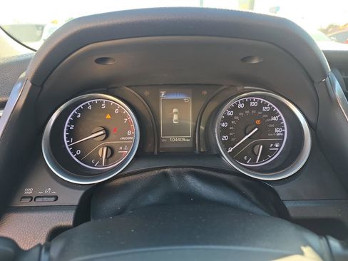 Used 2018 Toyota Camry SE w/ Moonroof Package image 15