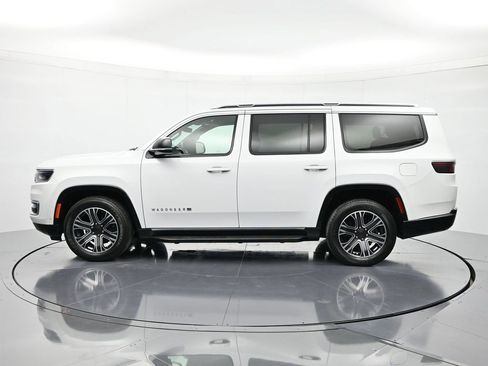 Used 2024 Jeep Wagoneer Series II w/ Flexible Seating Group image 9