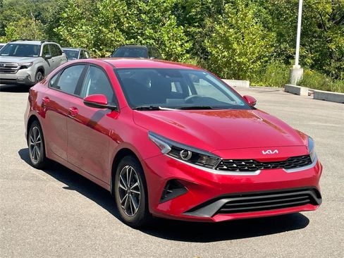 Used 2023 Kia Forte LXS w/ LXS Technology Package FWD image 7