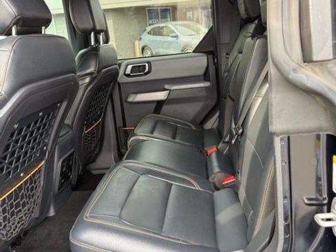 Used 2022 Ford Bronco Badlands w/ Sasquatch Package AWD/4WD image 11