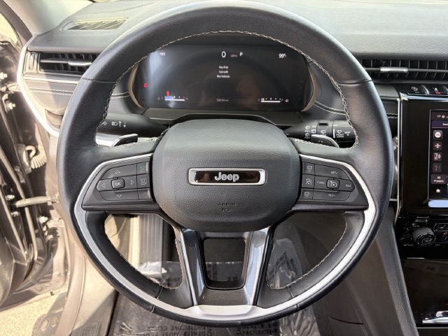 Used 2022 Jeep Grand Cherokee Laredo w/ Luxury Tech Group I AWD/4WD image 24