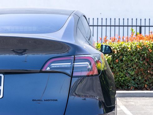 Used 2024 Tesla Model Y Long Range AWD/4WD image 11