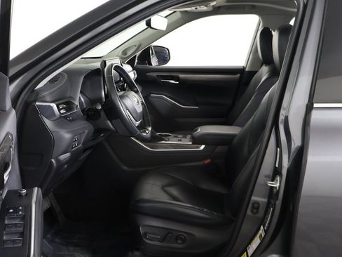 Used 2022 Toyota Highlander Limited image 30