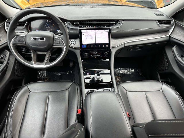 Used 2023 Jeep Grand Cherokee Limited AWD/4WD image 21