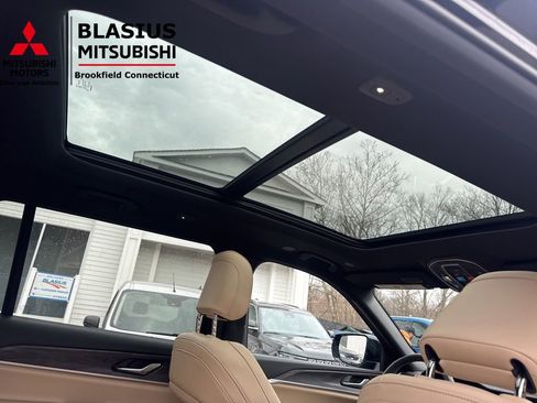 Used 2023 Jeep Grand Cherokee L Limited w/ Black Appearance Package AWD/4WD image 45