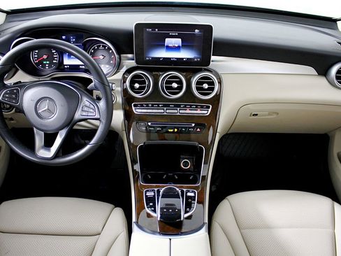 Used 2017 Mercedes-Benz GLC 300 4MATIC image 24