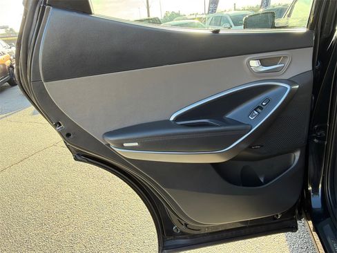 Used 2017 Hyundai Santa Fe Sport image 22