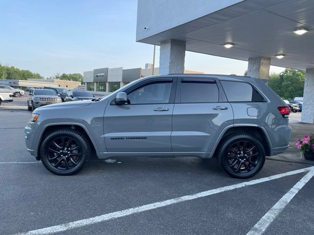 Used 2020 Jeep Grand Cherokee Altitude AWD/4WD image 8