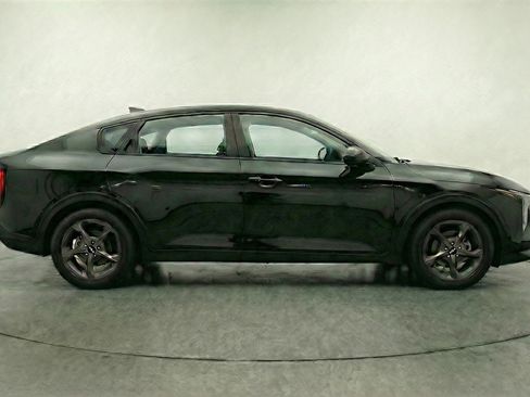 Used 2025 Kia K4 LXS image 11