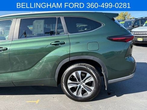 Used 2024 Toyota Highlander XLE image 11