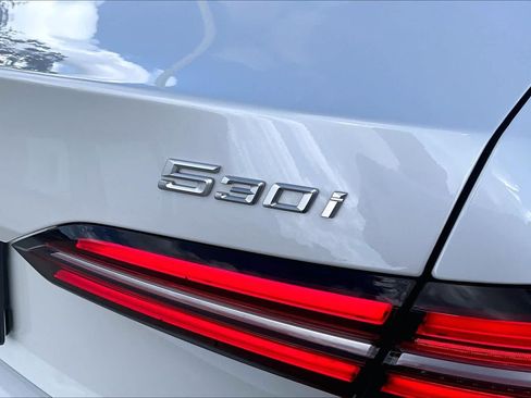 Used 2026 BMW 530i RWD image 9