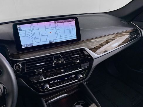 Used 2023 BMW 530i w/ Convenience Package RWD image 19