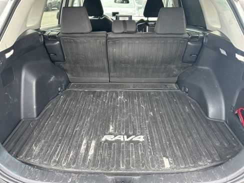 Used 2021 Toyota RAV4 LE FWD image 3