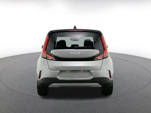 Used 2025 Kia Soul LX w/ LX Technology Package FWD image 8