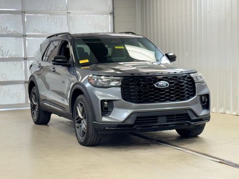 Used 2025 Ford Explorer ST-Line w/ ST-Line Street Pack AWD/4WD image 1