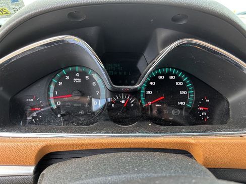 Used 2014 Chevrolet Traverse LT image 9