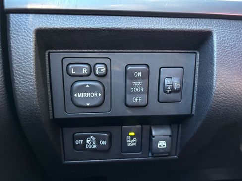 Used 2014 Toyota Tundra Platinum image 30