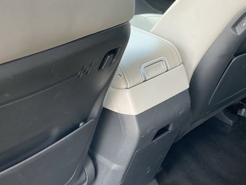 Used 2025 Hyundai Santa Fe SEL FWD image 16