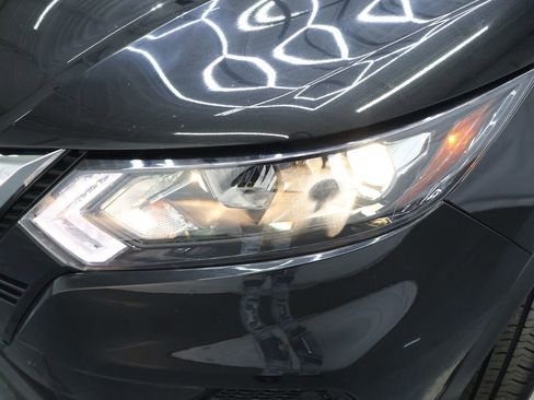 Used 2021 Nissan Rogue Sport SV AWD/4WD image 29