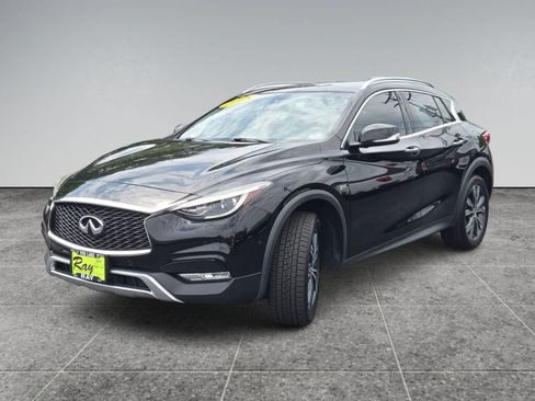 Used 2018 INFINITI QX30 Premium w/ Navigation Package AWD/4WD image 3