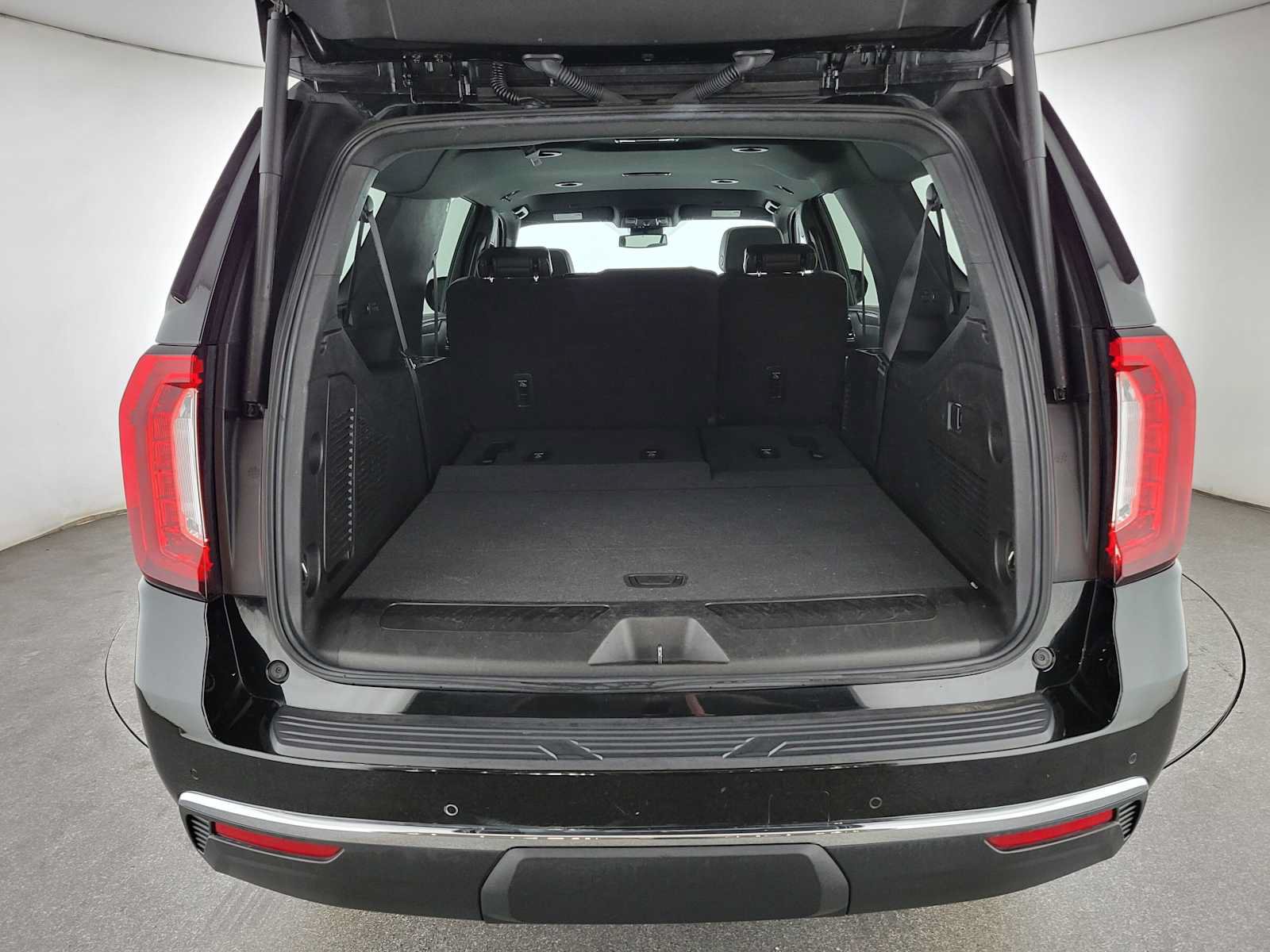 Used 2023 GMC Yukon XL SLT RWD image 16