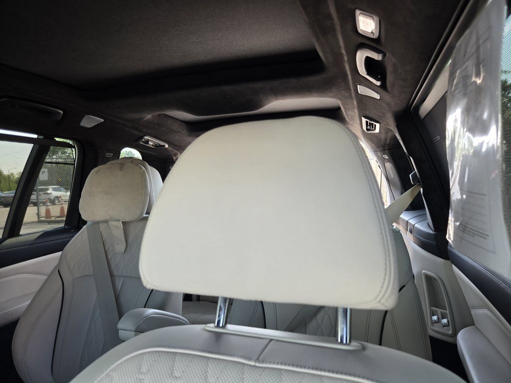 Used 2021 BMW X7 M50i AWD/4WD image 16
