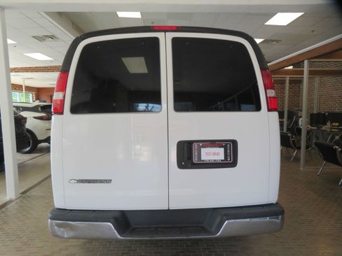 Used 2018 Chevrolet Express 3500 LT w/ LT Preferred Equipment Group RWD image 5