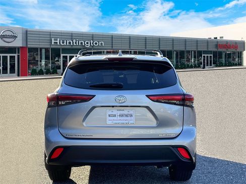 Used 2022 Toyota Highlander XLE image 7