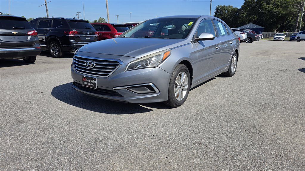 Used 2017 Hyundai Sonata SE FWD image 2