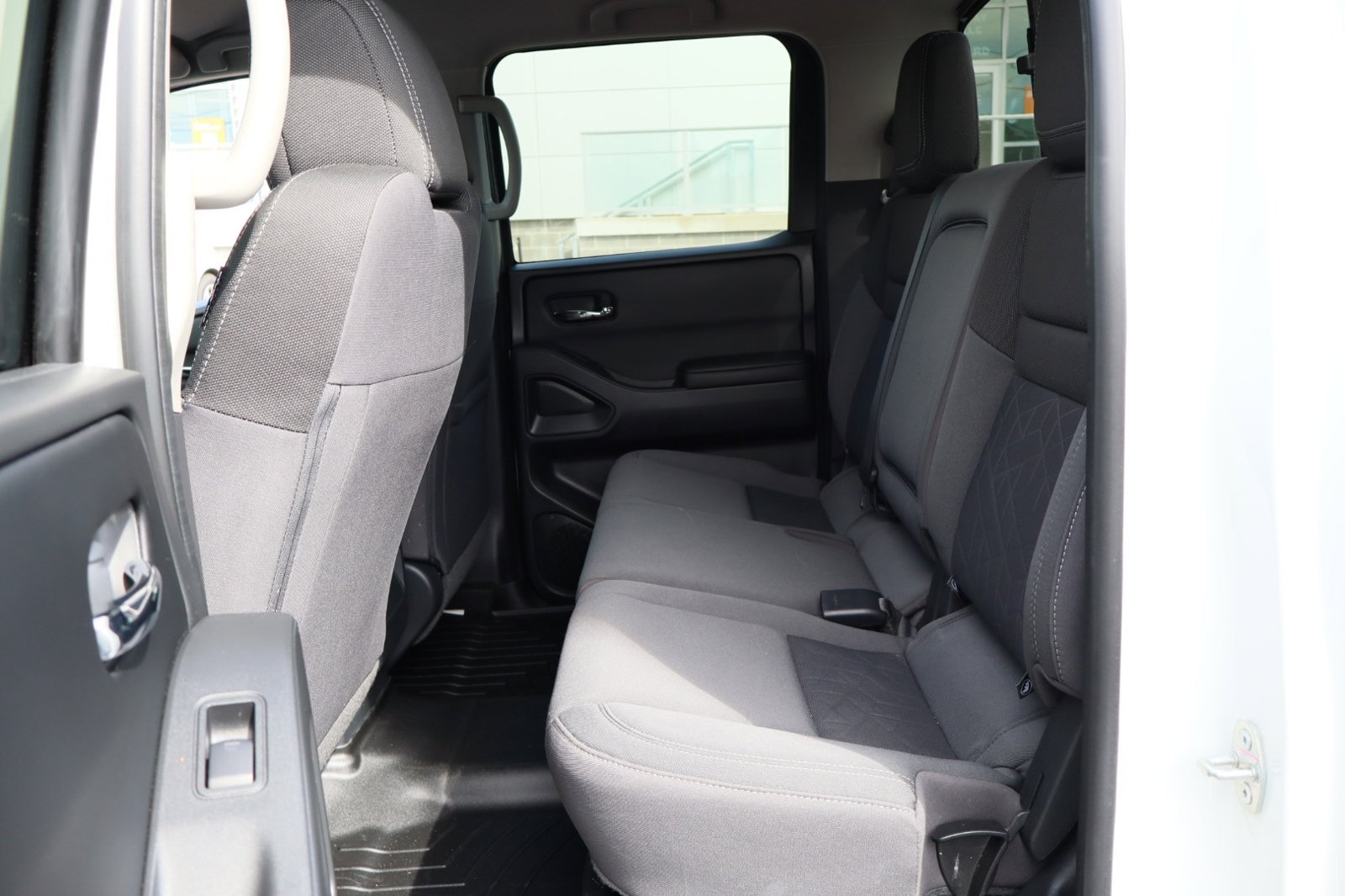 Used 2025 Nissan Frontier SV w/ Tow Package AWD/4WD image 22