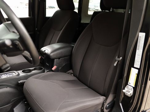 Used 2016 Jeep Wrangler Unlimited Sport image 17