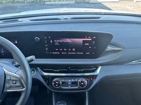 Used 2025 Buick Envista Sport Touring image 21