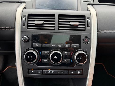 Used 2017 Land Rover Discovery Sport HSE Luxury image 26