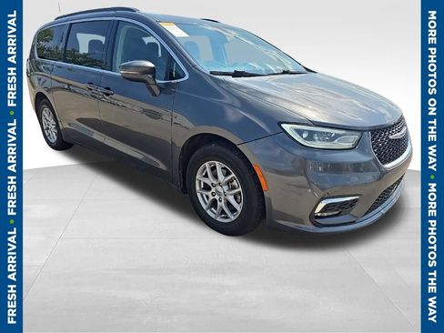 Used 2022 Chrysler Pacifica Touring-L FWD image 1