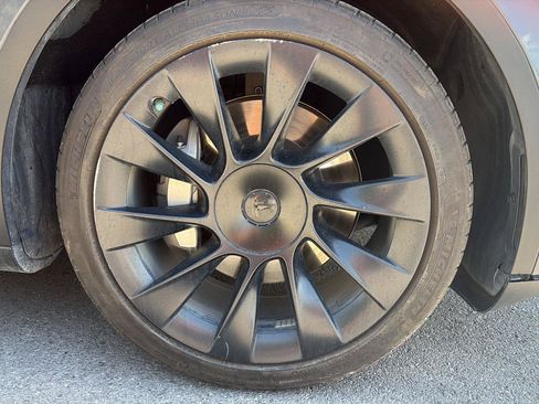 Used 2023 Tesla Model Y Long Range AWD/4WD image 10