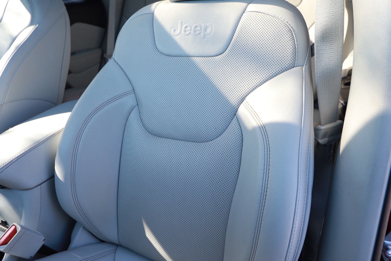 Used 2021 Jeep Cherokee Latitude Lux w/ Sun & Sound Group FWD image 19