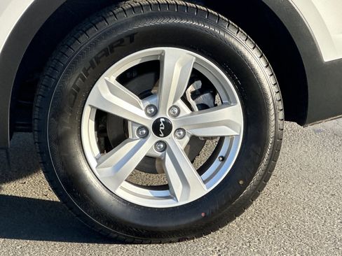 Used 2023 Kia Sorento LX image 26