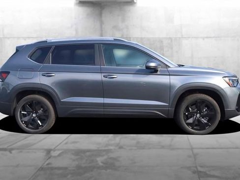 New 2026 Volkswagen Taos SE FWD image 5